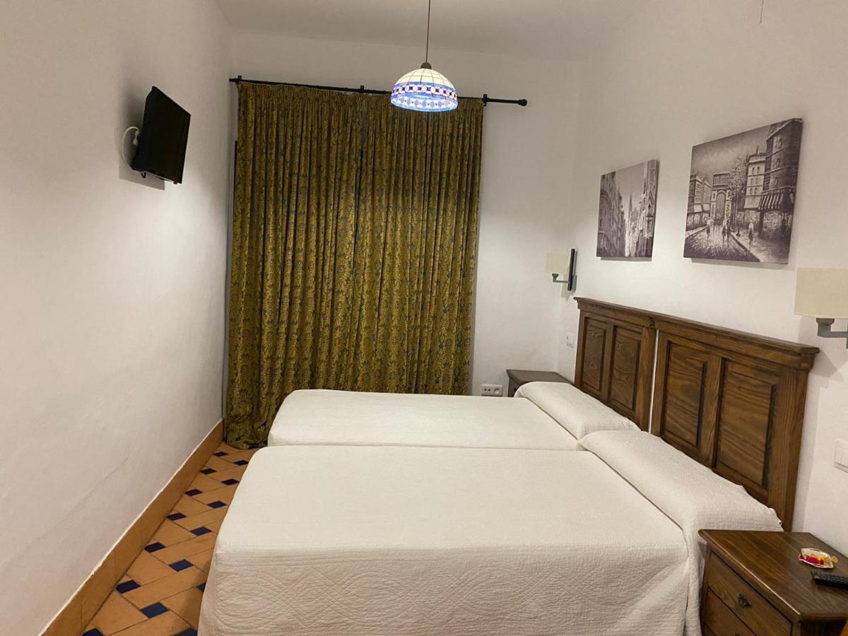 Apartamentos Turisticos - Hostal Los Alisos Aliseda Extérieur photo