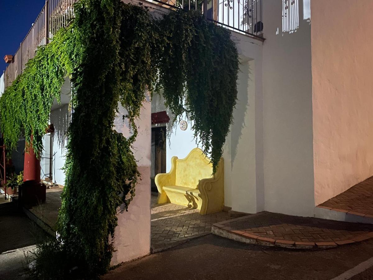 Apartamentos Turisticos - Hostal Los Alisos Aliseda Extérieur photo