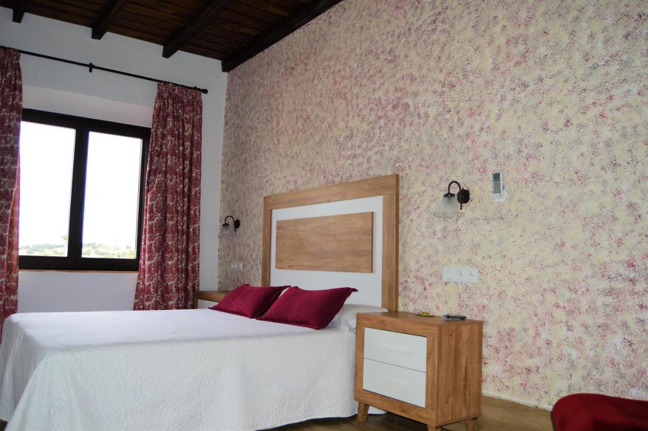Apartamentos Turisticos - Hostal Los Alisos Aliseda Extérieur photo