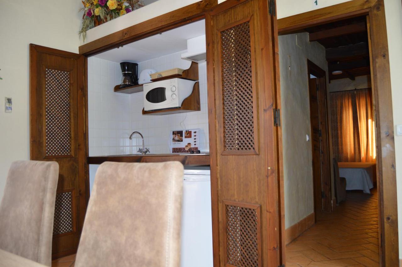 Apartamentos Turisticos - Hostal Los Alisos Aliseda Extérieur photo