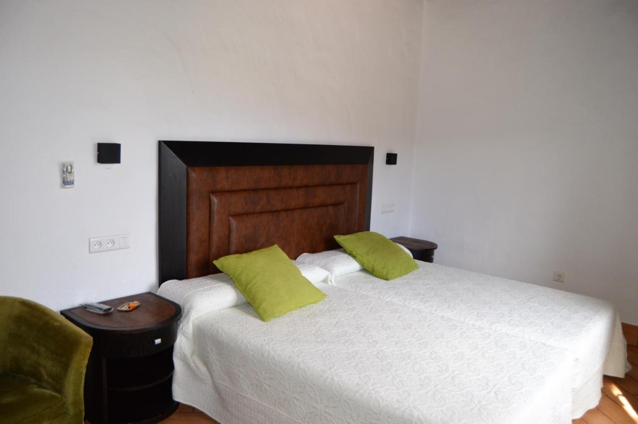 Apartamentos Turisticos - Hostal Los Alisos Aliseda Extérieur photo