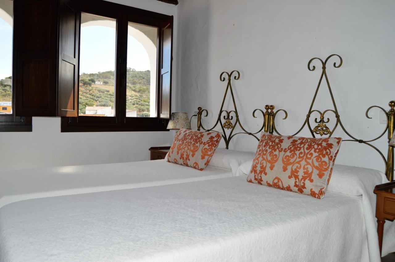 Apartamentos Turisticos - Hostal Los Alisos Aliseda Extérieur photo