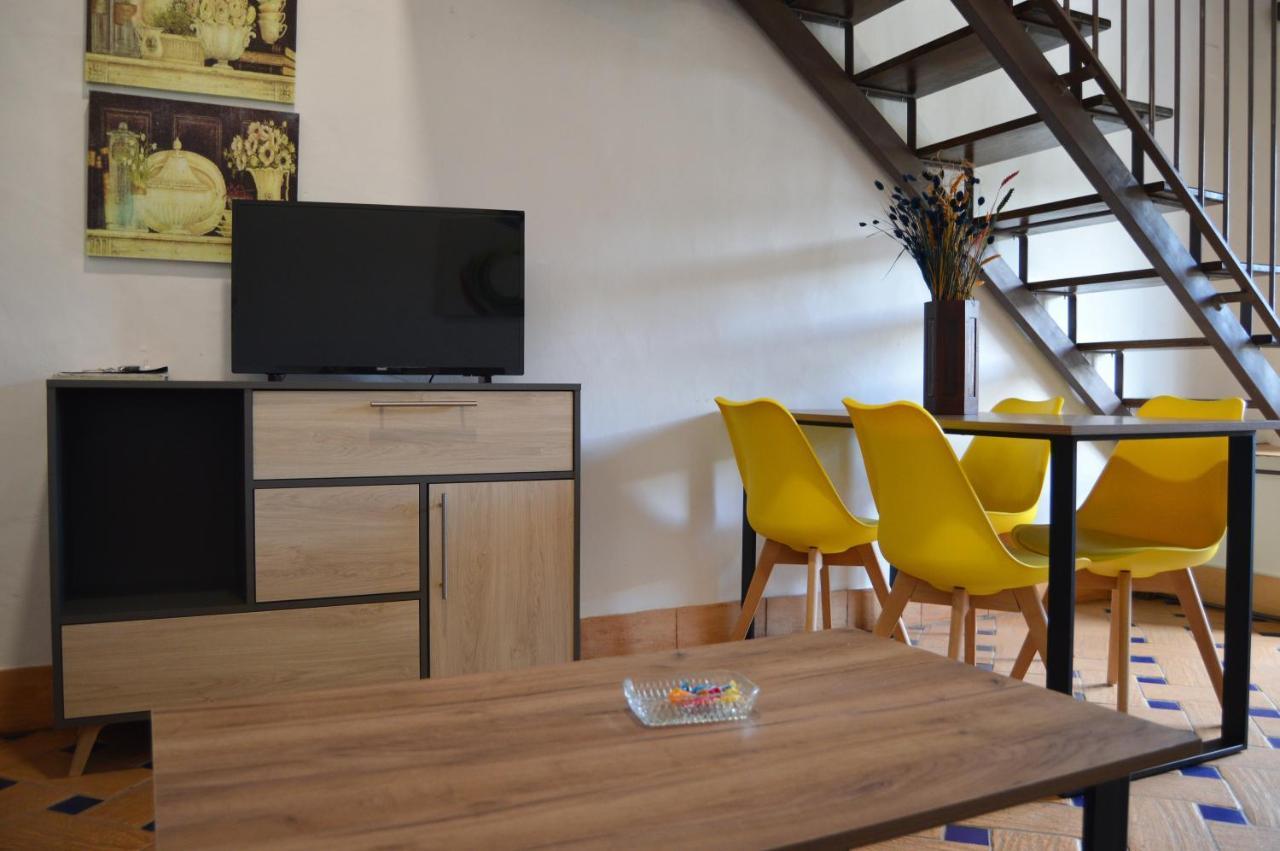 Apartamentos Turisticos - Hostal Los Alisos Aliseda Extérieur photo