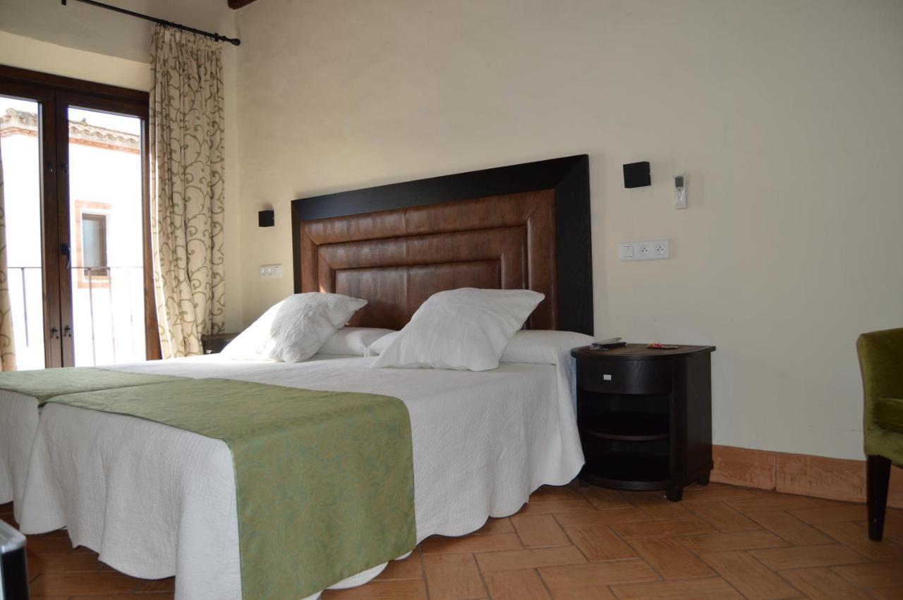Apartamentos Turisticos - Hostal Los Alisos Aliseda Extérieur photo