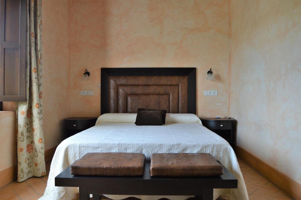 Apartamentos Turisticos - Hostal Los Alisos Aliseda Extérieur photo