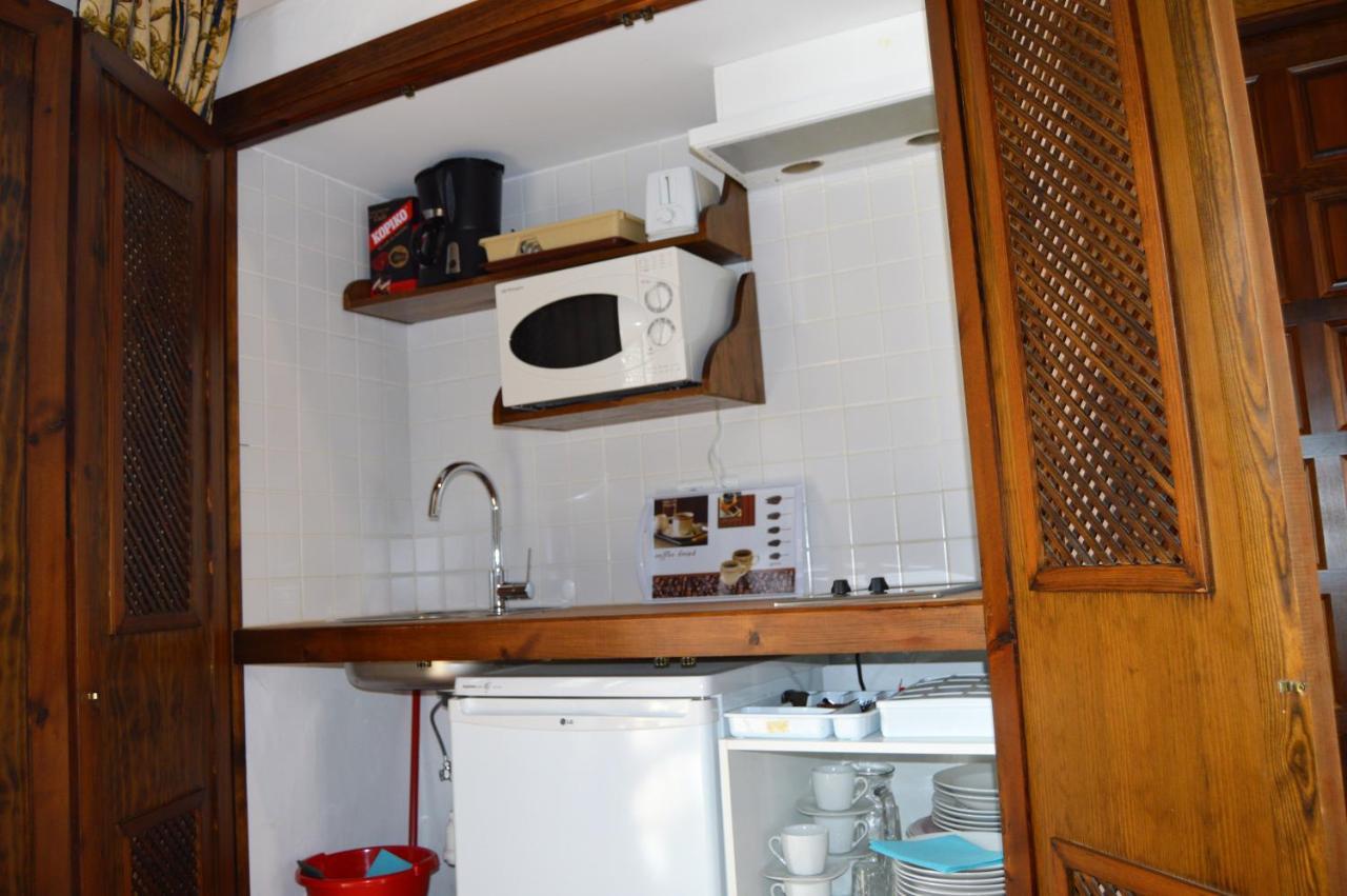 Apartamentos Turisticos - Hostal Los Alisos Aliseda Extérieur photo