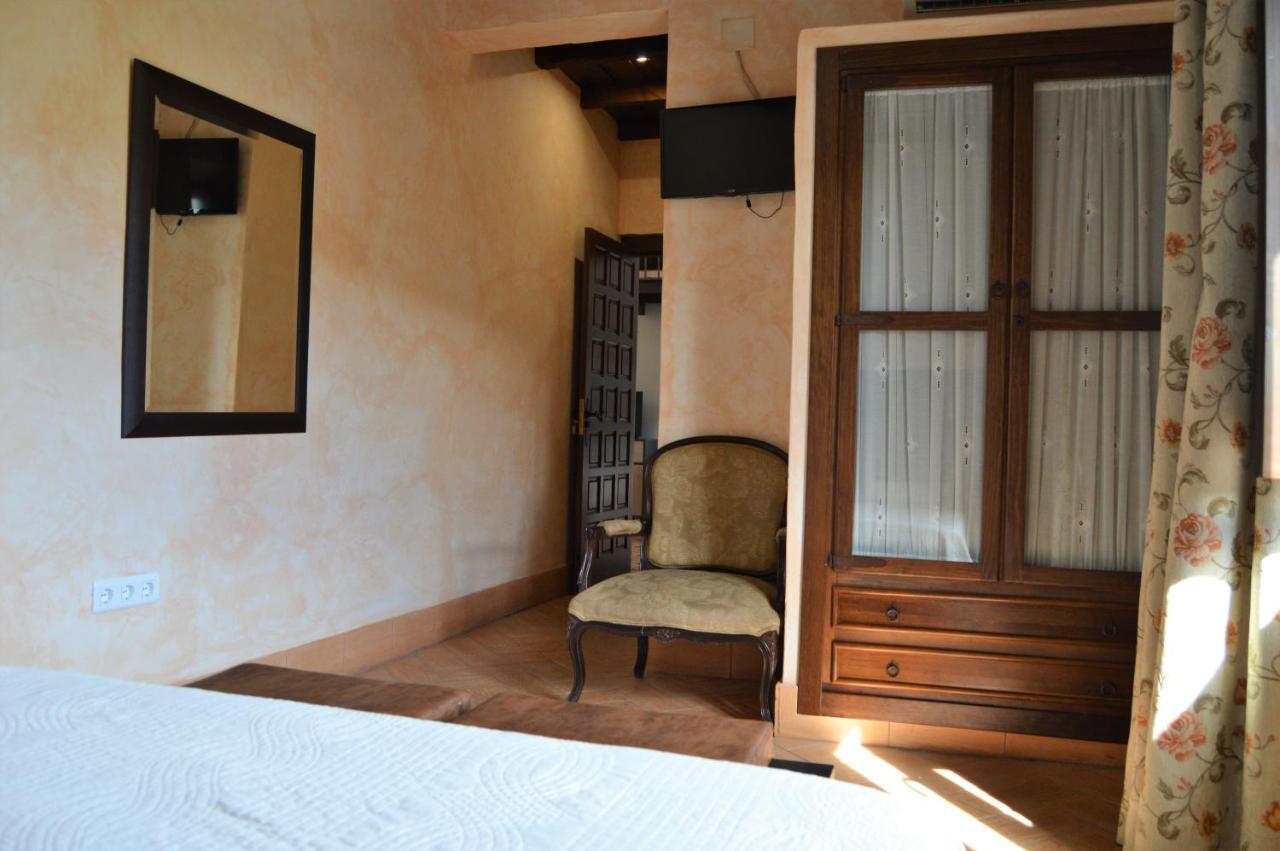 Apartamentos Turisticos - Hostal Los Alisos Aliseda Extérieur photo
