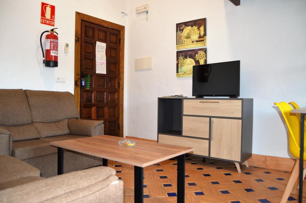 Apartamentos Turisticos - Hostal Los Alisos Aliseda Extérieur photo