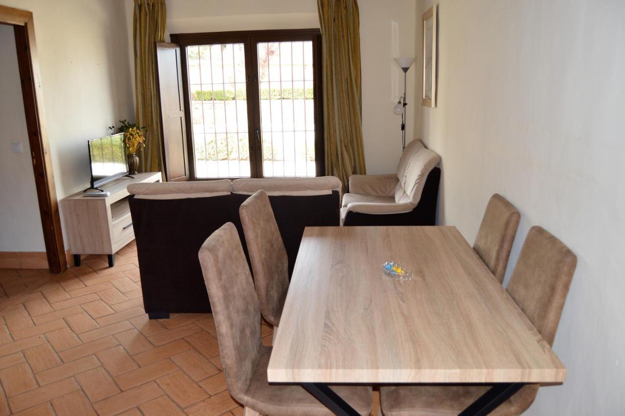 Apartamentos Turisticos - Hostal Los Alisos Aliseda Extérieur photo