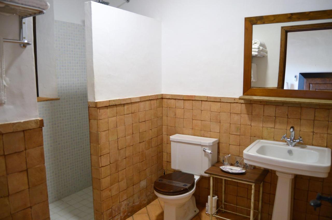Apartamentos Turisticos - Hostal Los Alisos Aliseda Extérieur photo