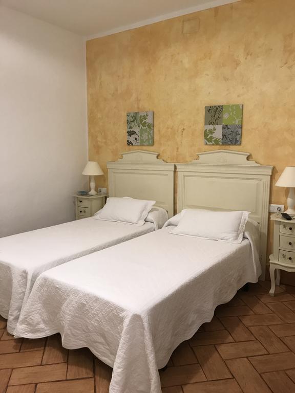 Apartamentos Turisticos - Hostal Los Alisos Aliseda Extérieur photo